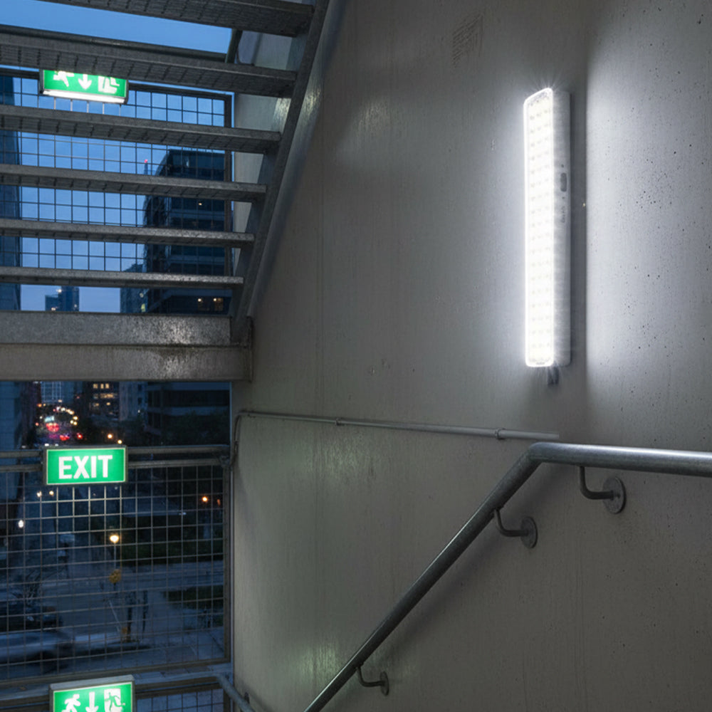 Braytron Notleuchte mit Akku Notbeleuchtung Akkubetrieb Licht für bis zu 5 Stunden 230V 60 SMD Led 230V Automatisches einschalten bei Stromausfall Notbeleuchtung mit Schalter Weiß 4 Watt – Ansicht 7
