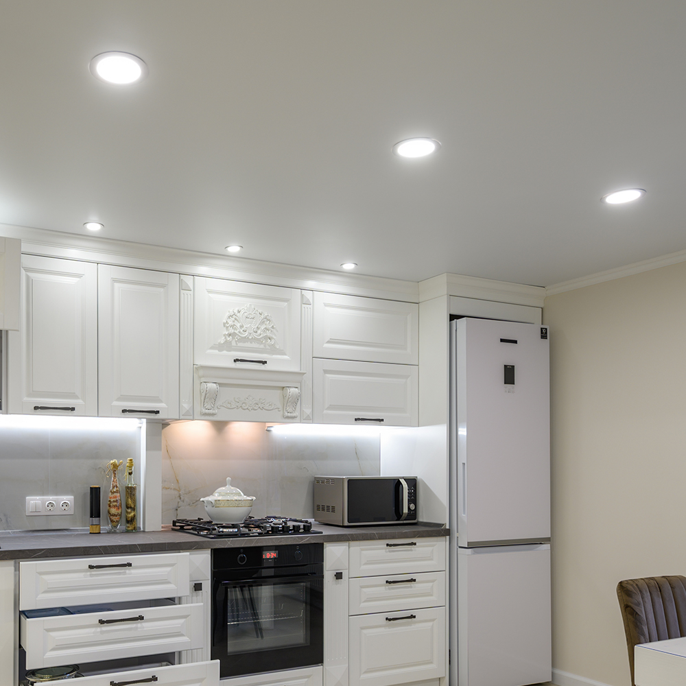 Braytron LED Deckenleuchte 6W 230V Anschluss Warmweiß, Neutralweiß, Kaltweiß 3IN1, 470 Lumen, IP40 Deckenlampe für Wohnzimmer, Küche, Flur (Weiß) – Ansicht 3